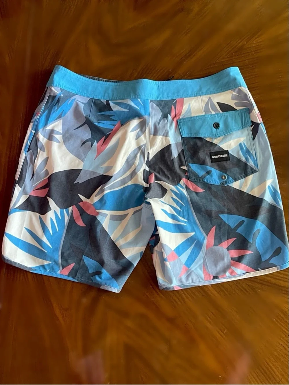 Quiksilver Blue Tropical Print Men's Boardshorts!
